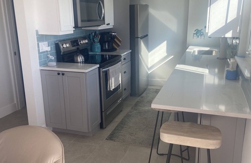 Venice Condo | Beautiful beachfront condo, completely renovated, steps from the beach!