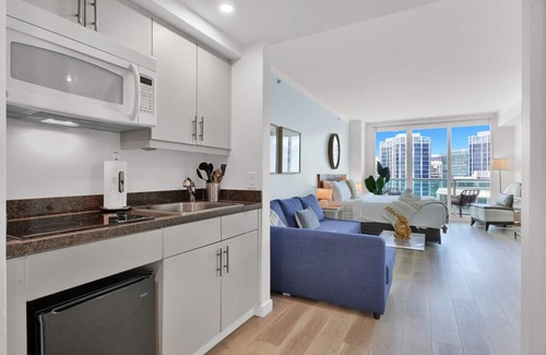 Coconut Grove Condo | Beautiful Blue & Gold Studio with Ocean View