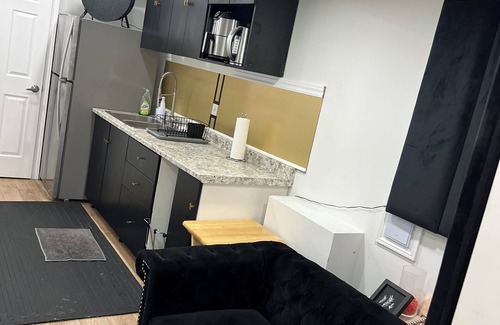 Barrie Condo | Beautiful boutique style room