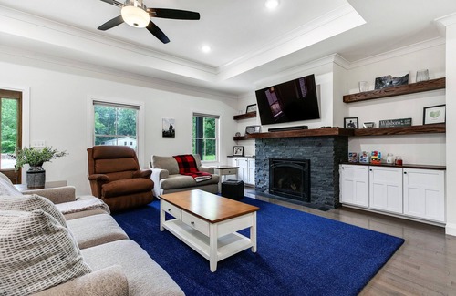Saratoga Springs House | Beautiful Brand New 4- Bedroom Saratoga Springs Home - PRIVATE 2+ Acres