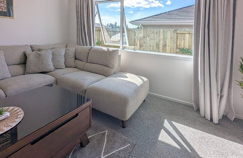 Owhata House | Beautiful Brand New Four-bed home near Redwood