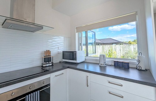 Owhata House | Beautiful Brand New Four-bed home near Redwood