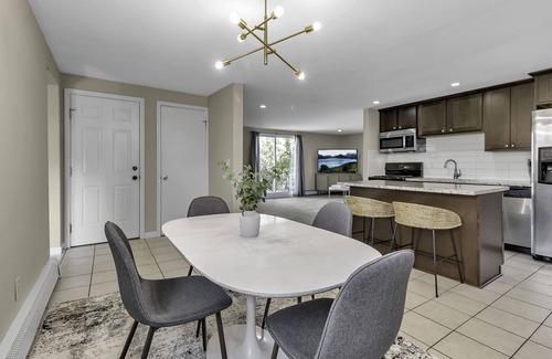 Cheektowaga House | Beautiful Brand New & Fresh 3 Bedroom, Home Office, and Garage