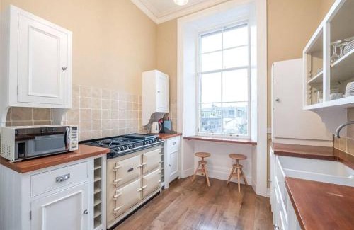 Murrayfield Apartment | Beautiful & bright 2 bed flat Murrayfield