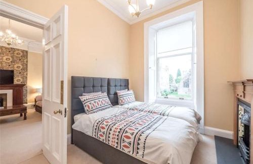 Murrayfield Apartment | Beautiful & bright 2 bed flat Murrayfield