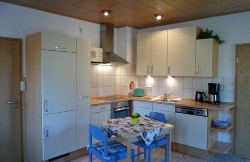 Putbus Apartment | Beautiful, bright apartment 2 - close to the beach (200m) for 4. People