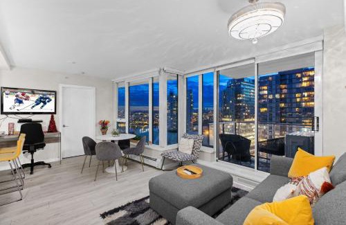 Crosstown Apartment | Beautiful Bright Modern Condo with Water view and AC in DT Vancouver 2BR,3BD,2BT sleeps 6 guests Free parking Netflix Included