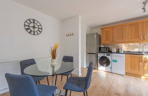 London Borough of Bromley House | Beautiful Bromley perfect for contractors and families