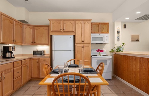 Kill Devil Hills Apartment | Beautiful Budget Oasis & Pup-Friendly Oceanside Retreat! Walk-In Shower & More!