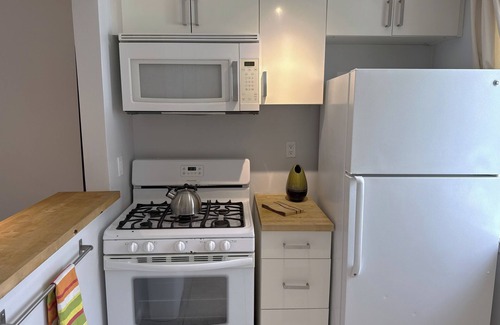 North Central Apartment | Beautiful bungalow, close to Pasadena.