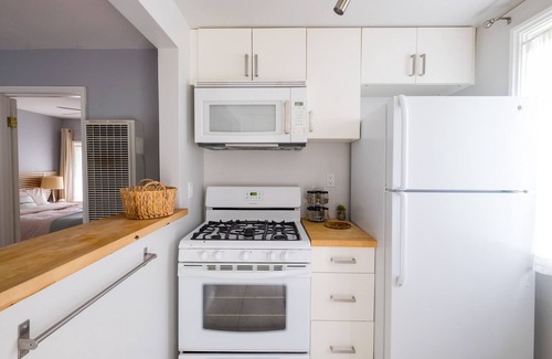 North Central Apartment | Beautiful bungalow, close to Pasadena.