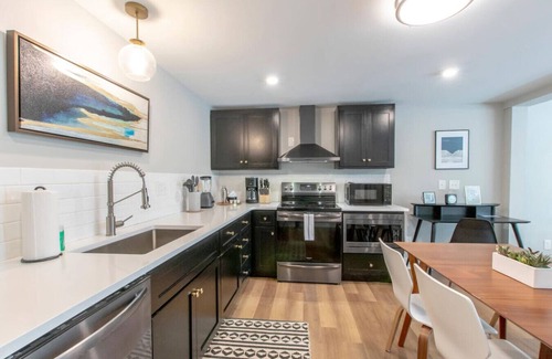 Franklin House | Beautiful Bungalow-Historic Franklin Quadplex