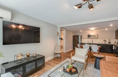Franklin House | Beautiful Bungalow-Historic Franklin Quadplex