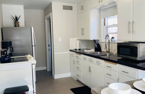 University North Condo | Beautiful Bungalow Next to CSU -FREE Cruiser Bikes