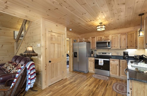 Fleetwood Cabin | Beautiful Cabin in Peaceful Scenery
