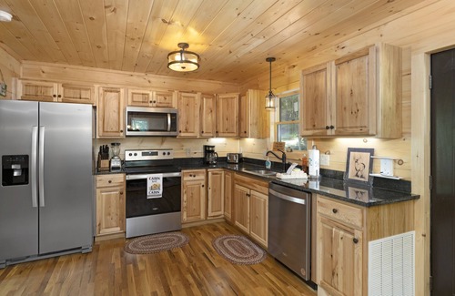 Fleetwood Cabin | Beautiful Cabin in Peaceful Scenery