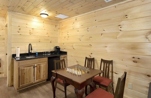 Fleetwood Cabin | Beautiful Cabin in Peaceful Scenery