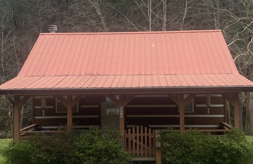 Hartford Cabin | Beautiful Cabin Nestled in the Smokies