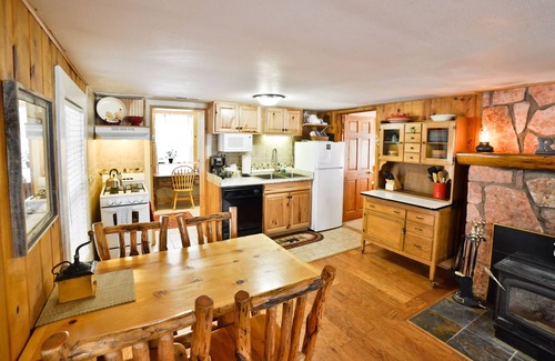 Divide Cabin | Beautiful Cabin on 35 Acres