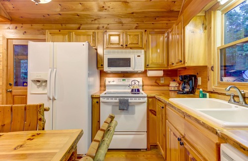 Blue Ridge Cabin | Beautiful cabin w/hot tub, wrap-around deck & firepit - dogs welcome