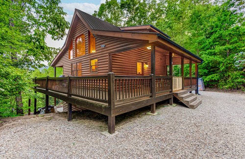 Blue Ridge Cabin | Beautiful cabin w/hot tub, wrap-around deck & firepit - dogs welcome
