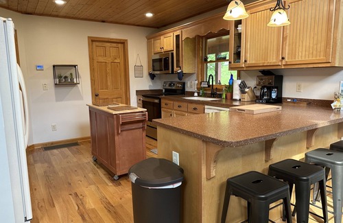 Piney Creek Cabin | Beautiful Cabin with Mountain Views and Access to the New River!