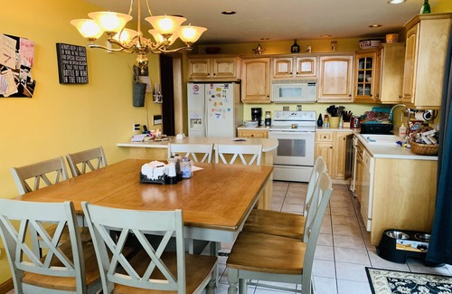 Pittsburg House | Beautiful Camp with 5 bedrooms, 3 bathrooms and direct trail access