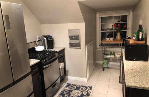 Whittaker House | Beautiful Carriage House/Your Own Private Space