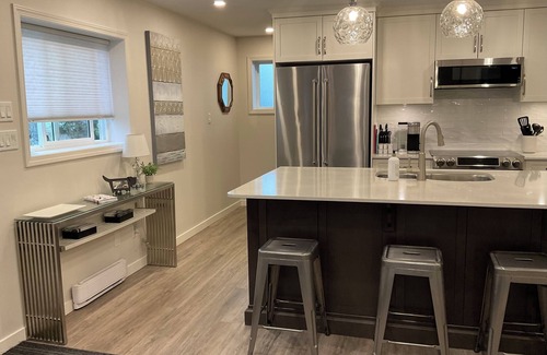 Saanich East House | Beautiful Cedar Hill one bedroom, close to UVic