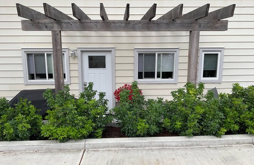Saanich East House | Beautiful Cedar Hill one bedroom, close to UVic