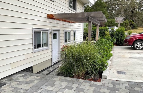 Saanich East House | Beautiful Cedar Hill one bedroom, close to UVic