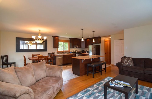 Courtenay House | Beautiful Central Feature Home