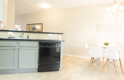 Medical Center District House | Beautiful Central Home for Families and Groups