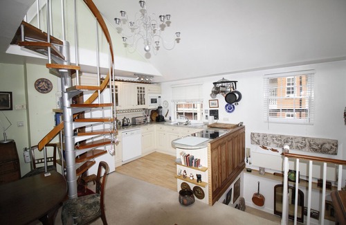 Kings Cross St. Pancras Apartment | beautiful central London duplex apartment007