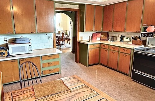 Algoma Apartment | Beautiful Century old Apartments-Apt B