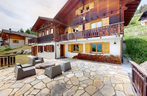 Granges Ski Chalet | Beautiful chalet in Le Bouveret with garden
