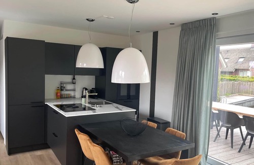 Idskenhuizen Ski Chalet | Beautiful chalet on the water in Friesland