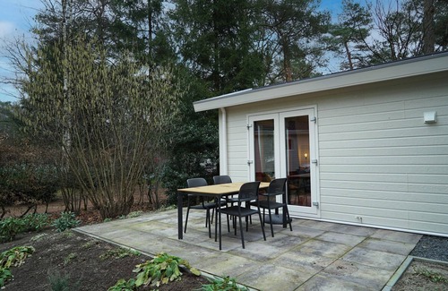 Beekbergen-Zuid Ski Chalet | Beautiful chalet on a holiday park