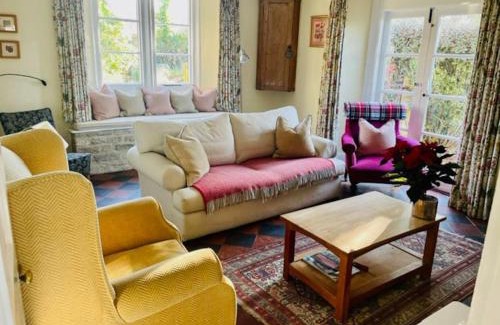 Chipping Norton House | Beautiful Character Cottage in the Country