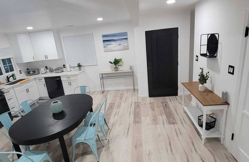 Reseda House | Beautiful charming private home in Reseda