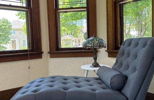 Wauwatosa Apartment | Beautiful, Charming Wauwatosa Lower