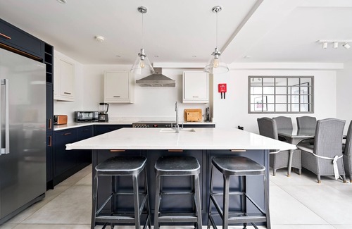 Chelsea Apartment | Beautiful Chelsea Townhouse with Private Roof Terrace