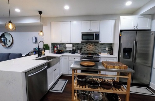 Trinidad House | Beautiful, Chic, 2 Bd/2.5 Ba, Metro & Free Parking