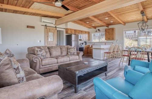 Manzanita House | Beautiful Classic Beachfront Three-Bedroom Near Manzanita Golf Course!