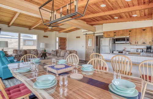 Manzanita House | Beautiful Classic Beachfront Three-Bedroom Near Manzanita Golf Course!