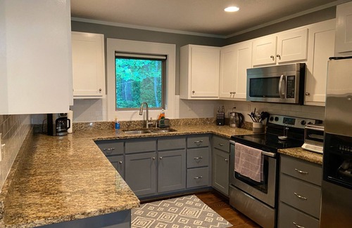Clayton House | Beautiful Clayton Creekside Home Near Lake Burton, Waterfall Club, Hiking!