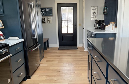 Syracuse House | Beautiful/clean house with lake view close to Wawasee Sandbar, Kayaks & Firepit
