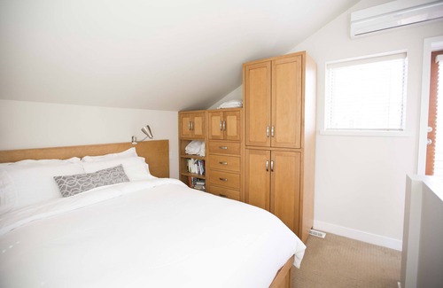 South Cambie House | Beautiful Coach House in Perfect Location