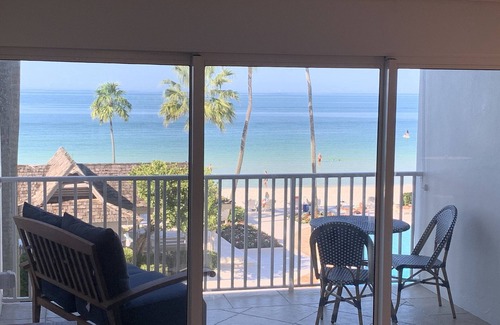 Park Shore Condo | Beautiful coastal condo directly on the beach. Naples Continental. NO PETS.