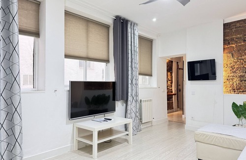 Malasana Apartment | Beautiful & Comfortable Apartment Gran Vía | A026